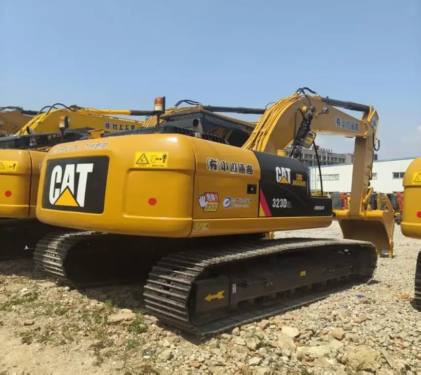 CAT 323DL