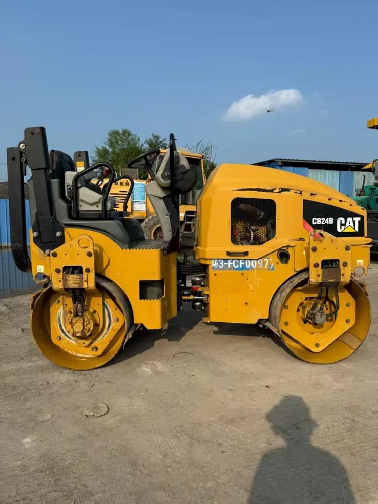 CAT CB24B