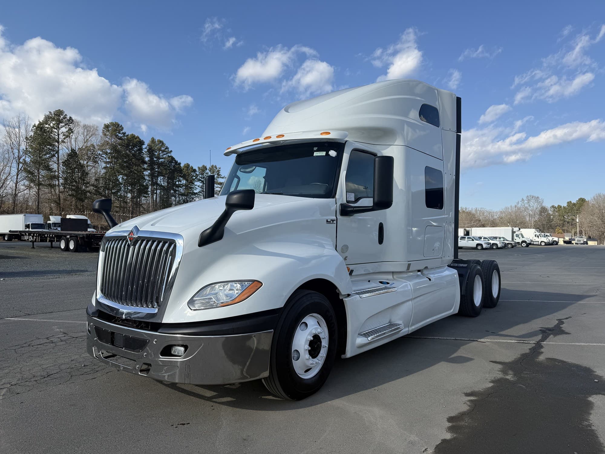 International LT625